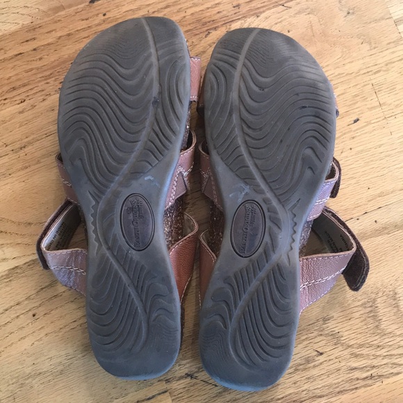 Brown leather sandals w/ adjustable Velcro straps - Picture 6 of 8